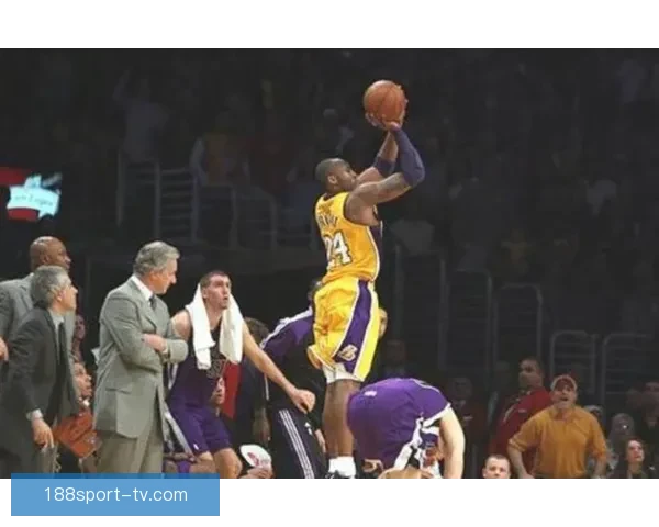 詹姆斯回忆科比经典瞬间：本以为是战术安排却遭遇单打冲击